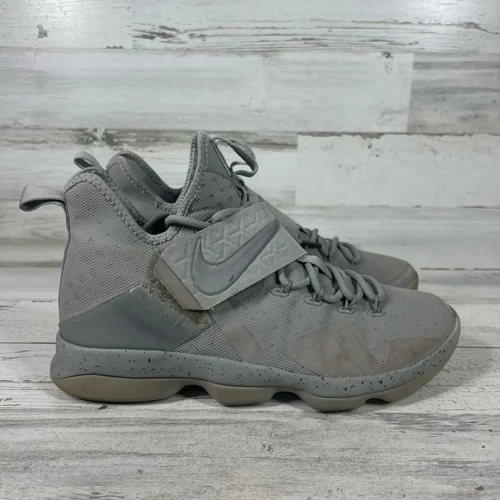 Nike Lebron James Mens 11.5 silver‎